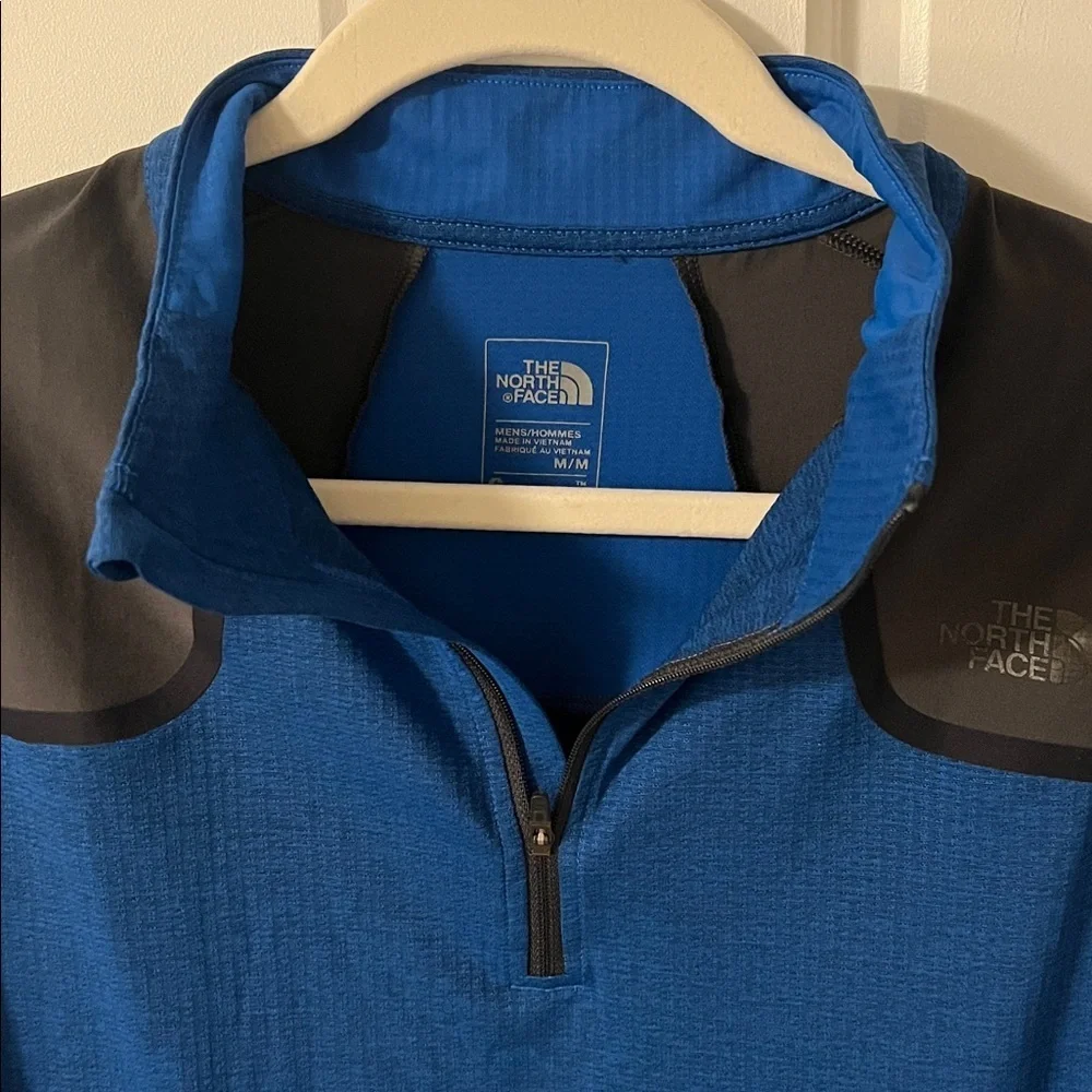 The North Face men’s Flash Dry-XD 1/4 zip shirt blue/grey/black Size Medium